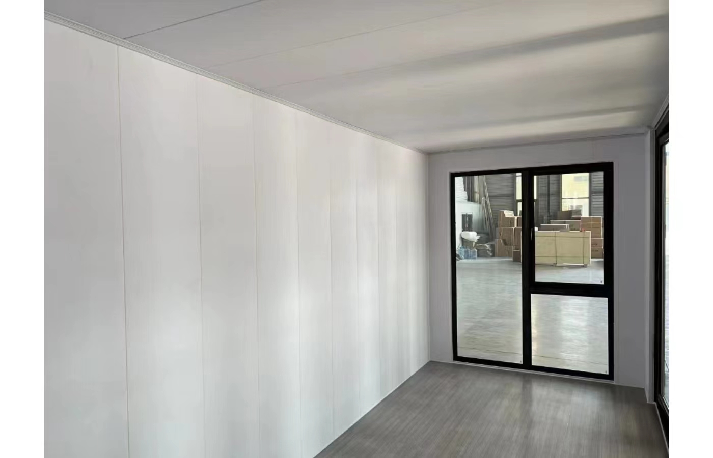 Tilpasset 20 fots fast containerhus med gulv-til-tak-vindu Tilpasset 20 fots fast containerhus med gulv-til-tak-vindu